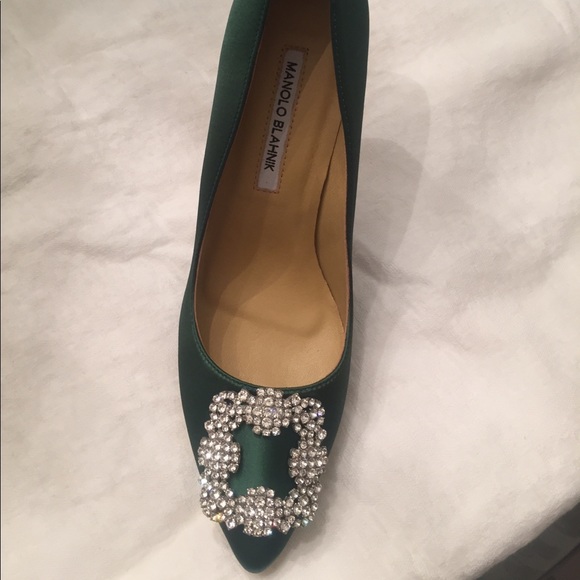 High heels. Never worn. Comes w box, - Picture 2 of 4